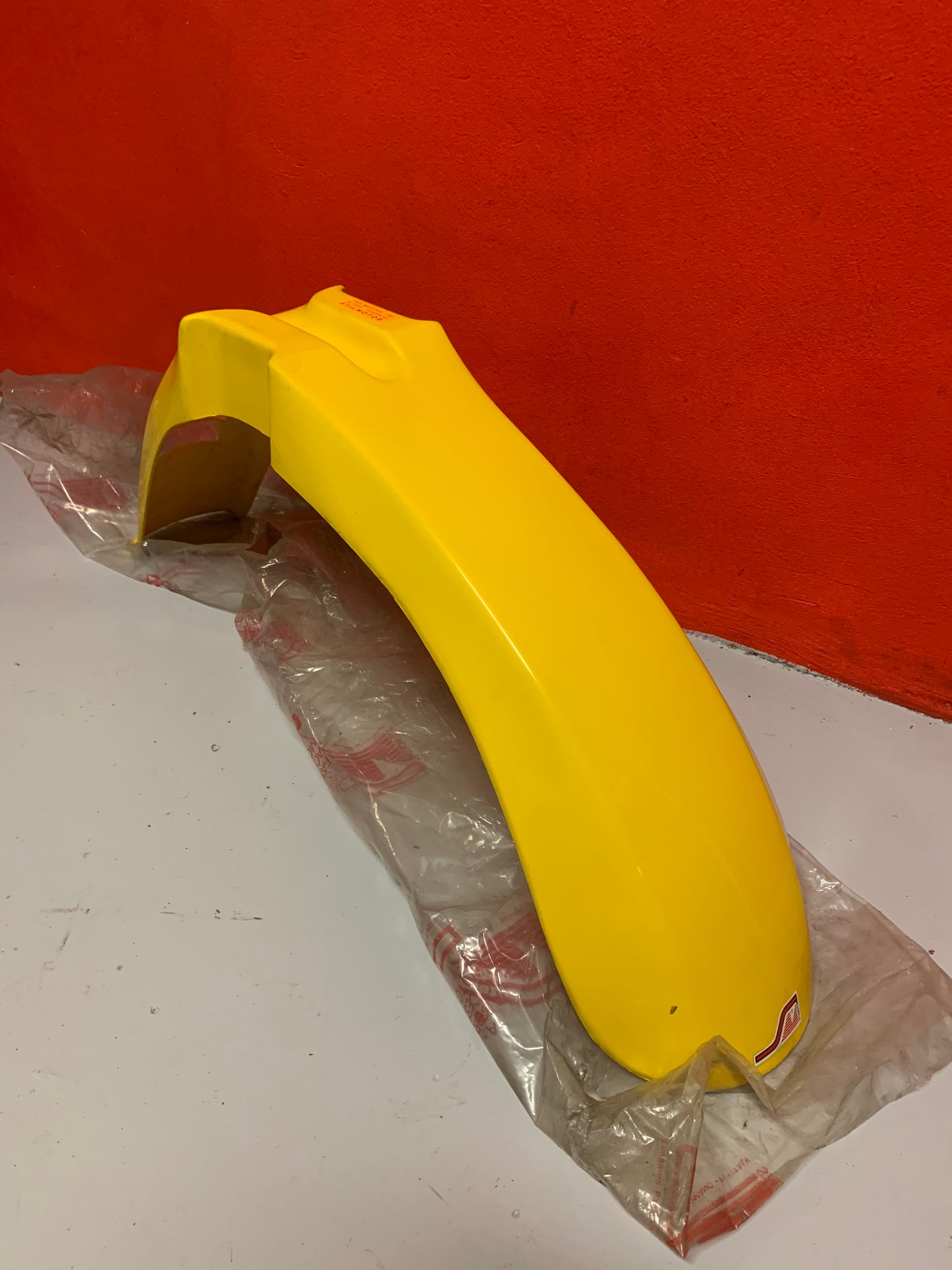 NOS stilmotor front fender yellow universal