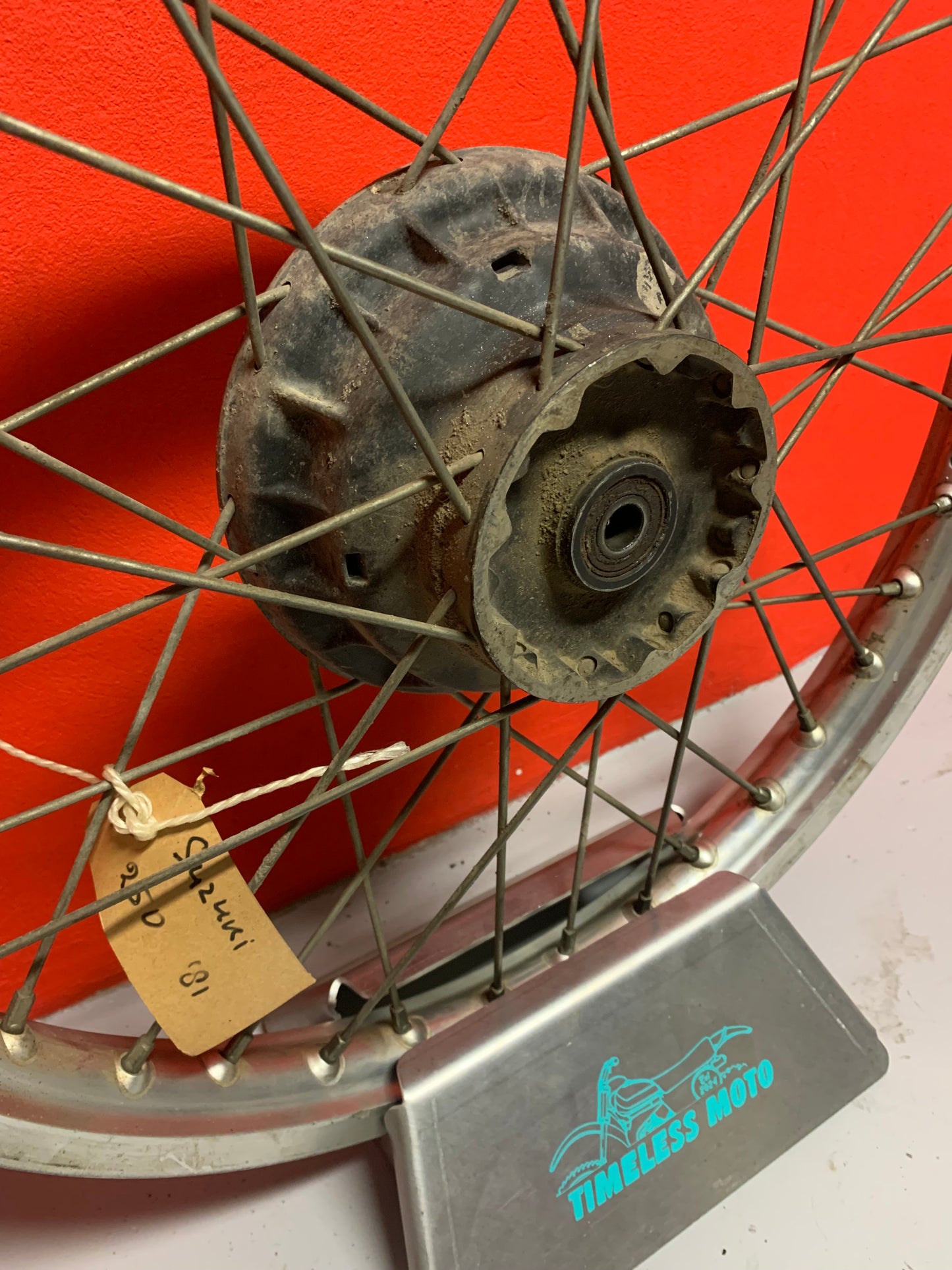 Suzuki RM250 1981 front wheel