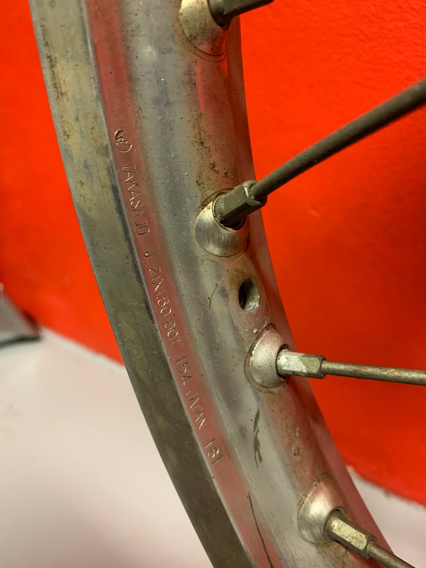Suzuki RM250 1981 front wheel