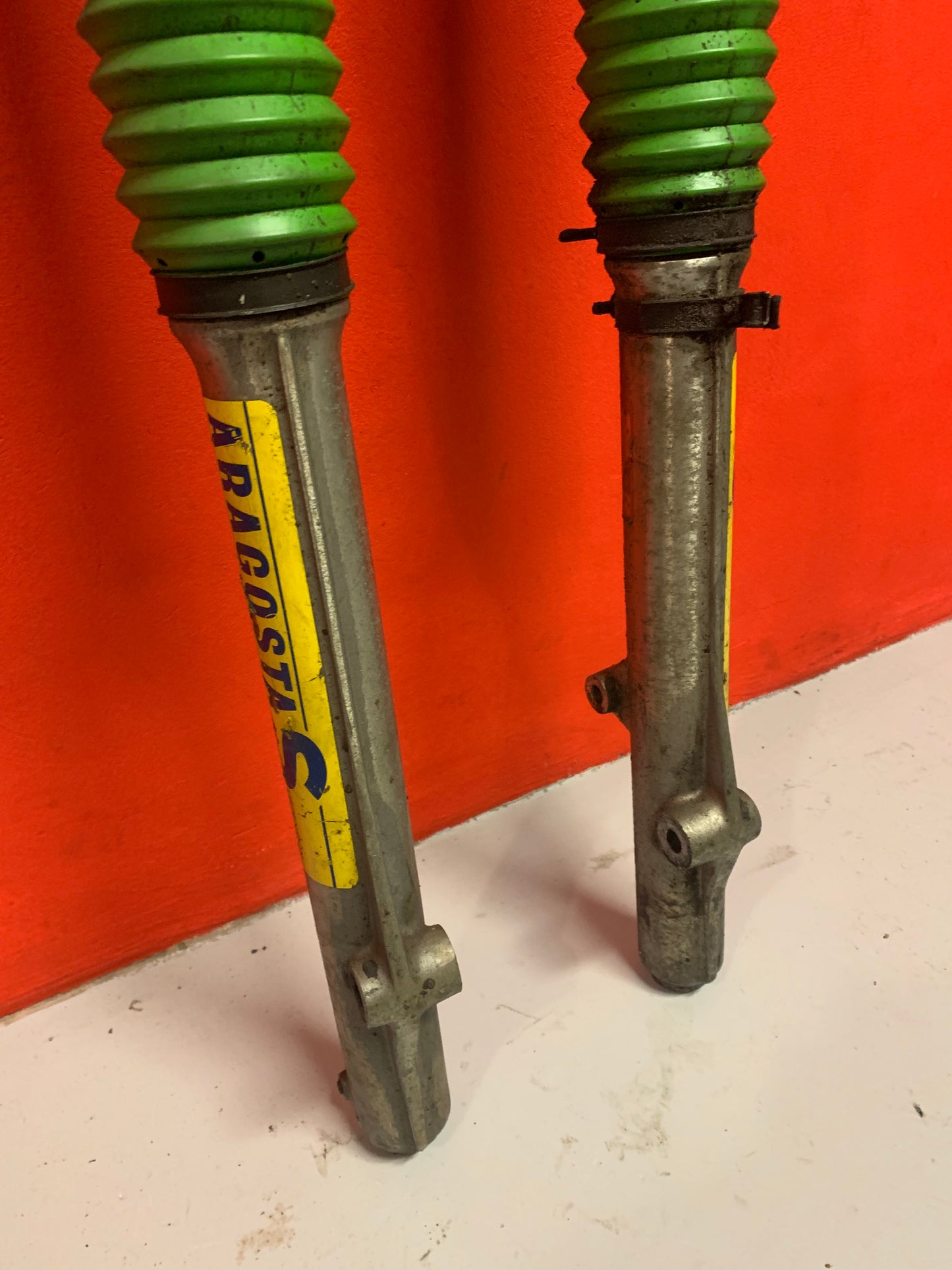 Kawasaki KX125/KX250 1980 complete front end forks