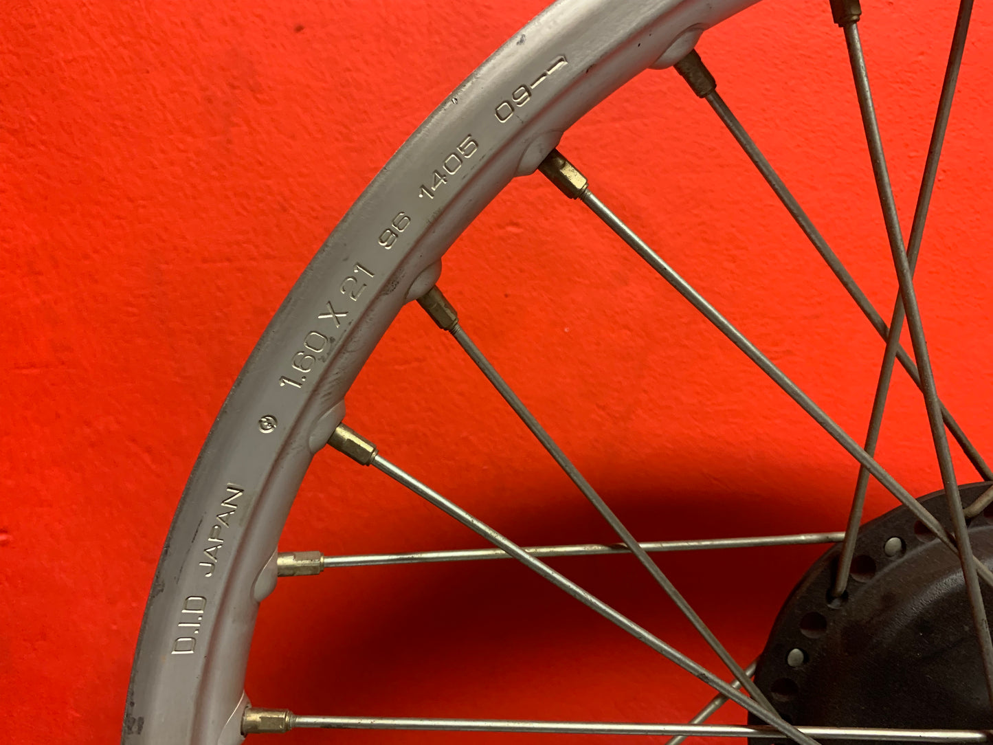Kawasaki KX125 1980 front wheel. Incl. Anchor plate, Almost new