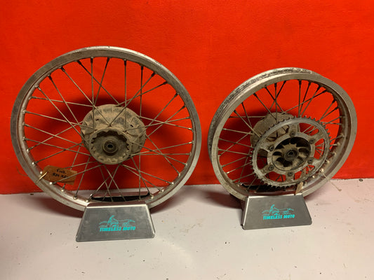 Suzuki RM250 1981 wheels